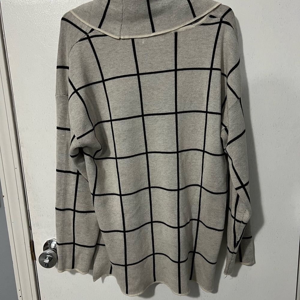 Women's Grid Pattern Sweater - Picture 2 of 3